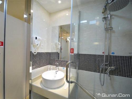 a bathroom with a sink and a shower at Thank Inn Chain Hotel henan zhengzhou fangte green expo park in Zhengzhou