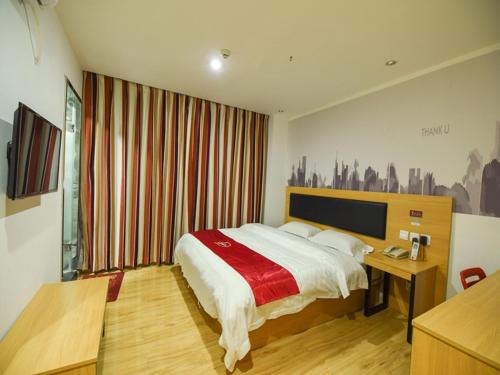 מיטה או מיטות בחדר ב-Thank Inn Chain Hotel guangdong shenzhen airport hourui metro station