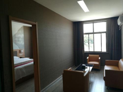 a hotel room with a bed and a mirror at Thank Inn Chain Hotel Shandong jining zoucheng tang town yingbin avenue in Jining