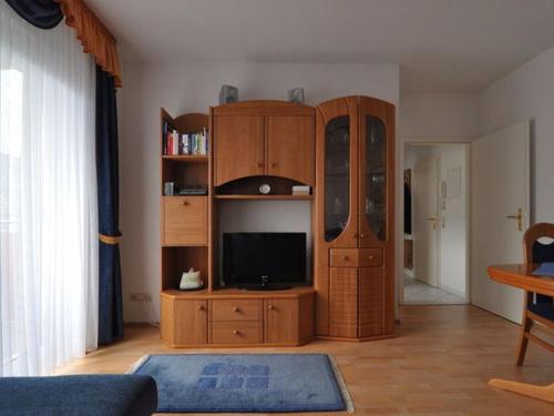 TV a/nebo společenská místnost v ubytování Ferienwohnung Duenenweg _ Haase