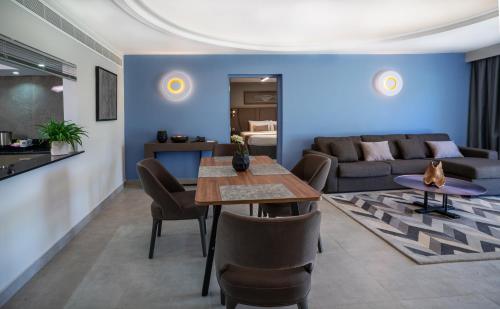  Marbella Resort -  Room  picture :   Minibar    Shower    Safety deposit box                           