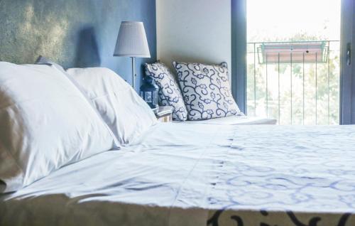 a bedroom with a white bed and a window at Quattrocolli B&B in Quattro Castella
