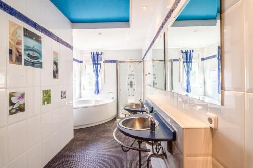 Een badkamer bij Club Villamar - Jordan
