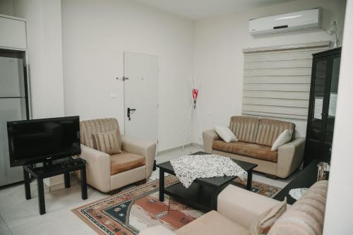 Area tempat duduk di The Garden apartment