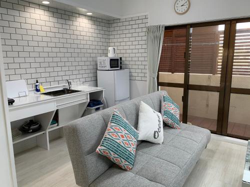 Maximum of 18 people can be rented in one building 3 minutes walk to Tomari Port 10 minutes drive to the airport No parking lot 30 seconds walk from paid parking lot warayunso port city May