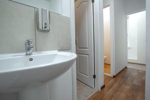 Un baño de P2B hostel & bar