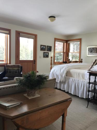 a bedroom with a bed and a wooden table at Trail Creek Ranch in Wilson