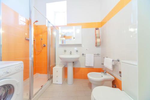Phòng tắm tại Ortigia San Pietro Apartment