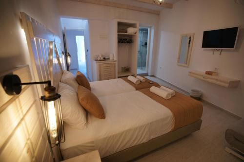 Televízia a/alebo spoločenská miestnosť v ubytovaní Afrodite Luxury Rooms