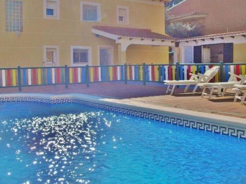 una piscina frente a una casa en Belvilla by OYO Casa Crepuscle, en El Vendrell