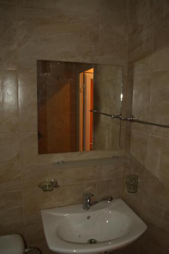 a bathroom with a sink and a mirror at Стаи под наем гр.Сливница in Slivnitsa