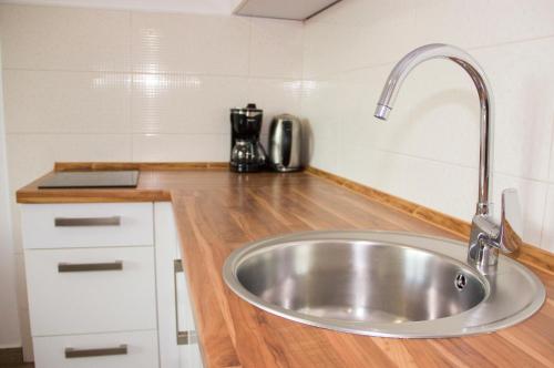 Kuchyňa alebo kuchynka v ubytovaní Apartments Karla