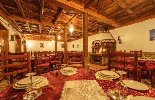 Ein Restaurant oder anderes Speiselokal in der Unterkunft Hotel Riad Bahammou 