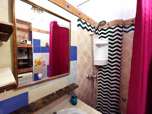a bathroom with a sink and a mirror at Apartamentos Alma y Montaña in Cómpeta