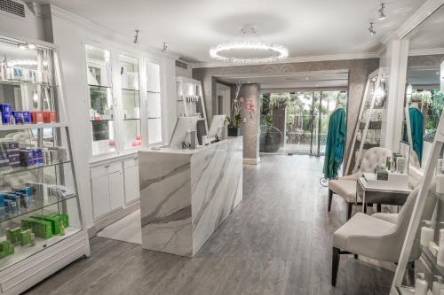 Four Seasons Hotel Los Angeles at Beverly Hills Image