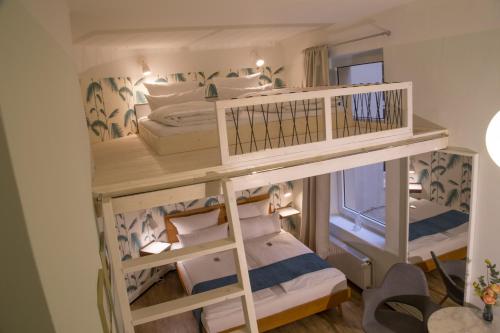 a bedroom with a bed and a table at Fritz im Pyjama in Hamburg
