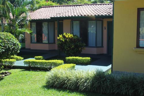 Taman di luar Hotel Bristol Aeropuerto