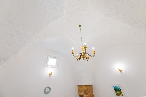 a chandelier hanging from a ceiling in a room at Iolanda Vacanze in Lucugnano