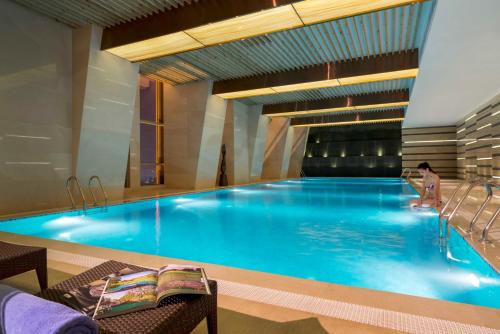 Bazén v ubytování InterContinental Tangshan by IHG nebo v jeho okolí