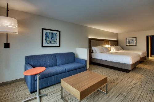 Lova arba lovos apgyvendinimo įstaigoje Holiday Inn Express & Suites Mt Sterling North, an IHG Hotel