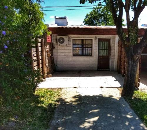 a house with a gate and a garage at Apartamento Monoambiente Independiente en Salto Ciudad in Salto