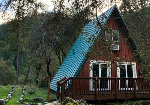 Rustic Redwood Retreat – Photos 2