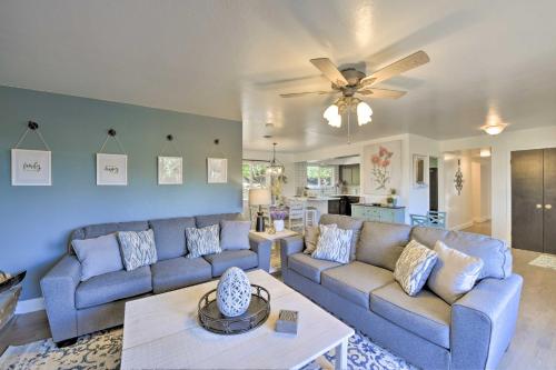 Un lugar para sentarse en Wine Lovers Garden Oasis in Sutter Creek!