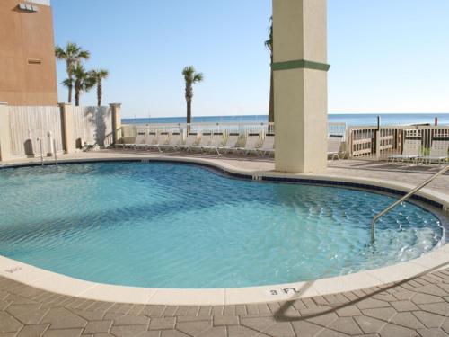 巴拿马城海滩Celadon Beach的一座位于海滨度假胜地的游泳池