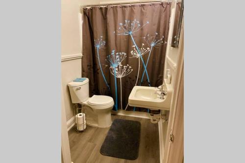 Koupelna v ubytování Darling Cottage in University Park