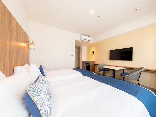 Ένα ή περισσότερα κρεβάτια σε δωμάτιο στο Tokyu Stay Okinawa Naha