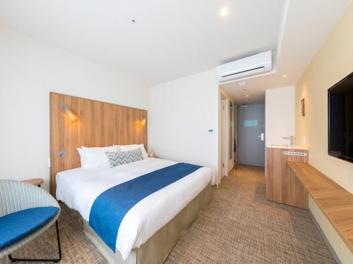 Ένα ή περισσότερα κρεβάτια σε δωμάτιο στο Tokyu Stay Okinawa Naha