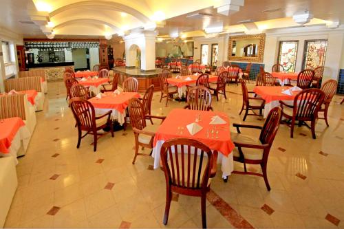 ห้องอาหารหรือที่รับประทานอาหารของ Holiday Inn Monclova, an IHG Hotel