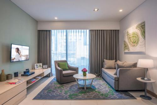 TV a/nebo společenská místnost v ubytování Citadines OMR Chennai