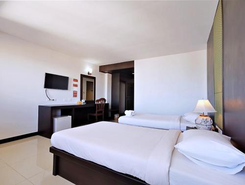 Voodi või voodid majutusasutuse Nana Buri Hotel toas