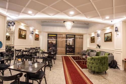 Posezení v ubytování Royal Bosphorus Hotel & SPA Hamam