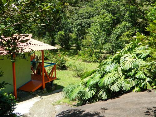 Jardín al aire libre en Bicho do Mato Suites