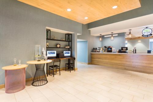 Holiday Inn - Boone - University Area by IHGにあるテレビまたはエンターテインメントセンター