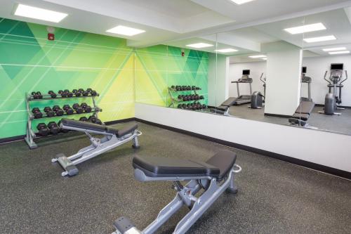 Holiday Inn - Boone - University Area by IHGにあるフィットネスセンターまたはフィットネス設備