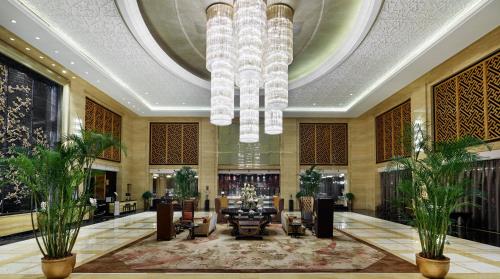 a lobby with a large chandelier in a hotel at InterContinental Shijiazhuang by IHG in Shijiazhuang