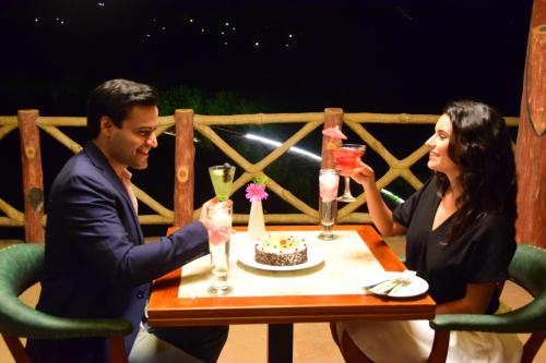 Clientes alojados en Fazlani Natures Nest - The Wellness Retreat