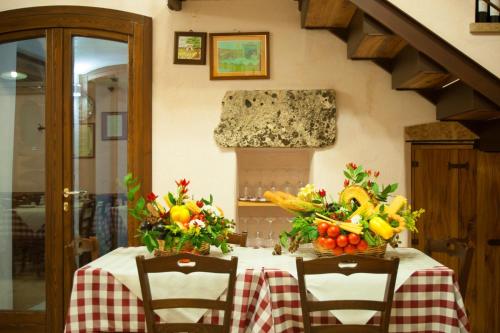 a table with two baskets of fruit on it at Iolanda Vacanze in Lucugnano
