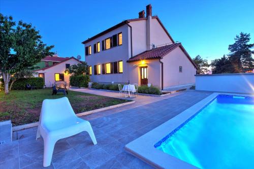 Wonderful villa Valbandon with private pool and sauna near the beach and Briuni Islands