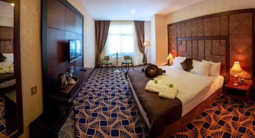 Katil atau katil-katil dalam bilik di Piano Hotel Baku
