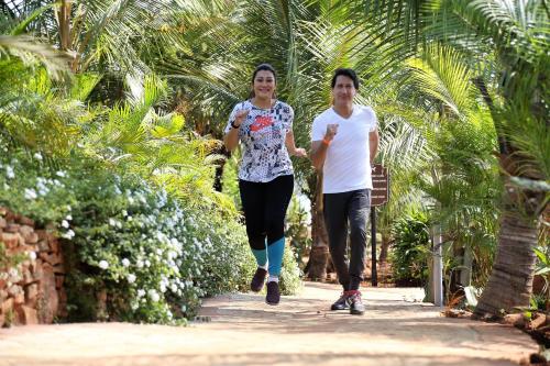 Clientes alojados en Fazlani Natures Nest - The Wellness Retreat