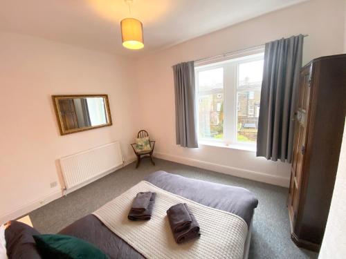 A bed or beds in a room at Hill Cottage