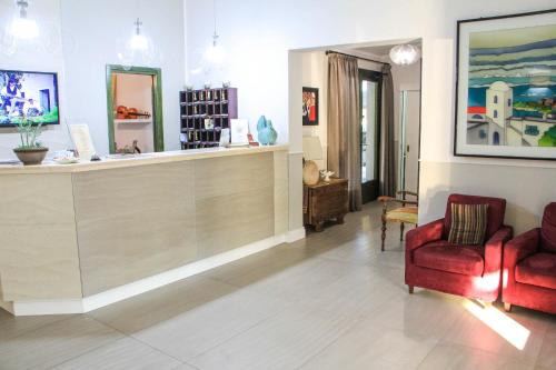 Ruang duduk di Albaruja Hotel
