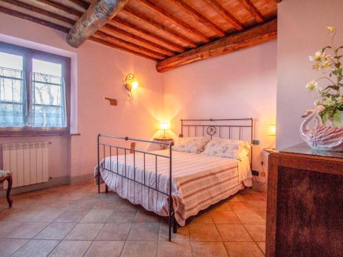 Ένα ή περισσότερα κρεβάτια σε δωμάτιο στο Apartment La Tinaia by Interhome