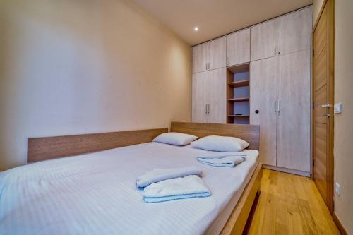 Ένα ή περισσότερα κρεβάτια σε δωμάτιο στο Luxury Kalman Centar Apartman