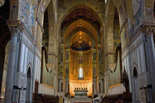 a large church with a large altar with a statue of a man at Antica Palermo in Palermo