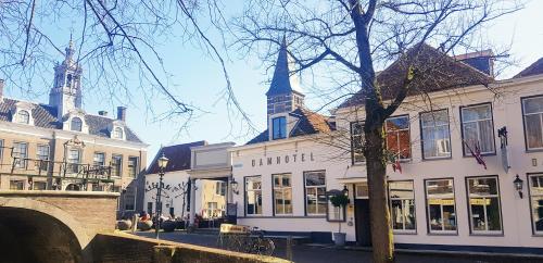 a group of buildings on a city street at l'Auberge Damhotel in Edam